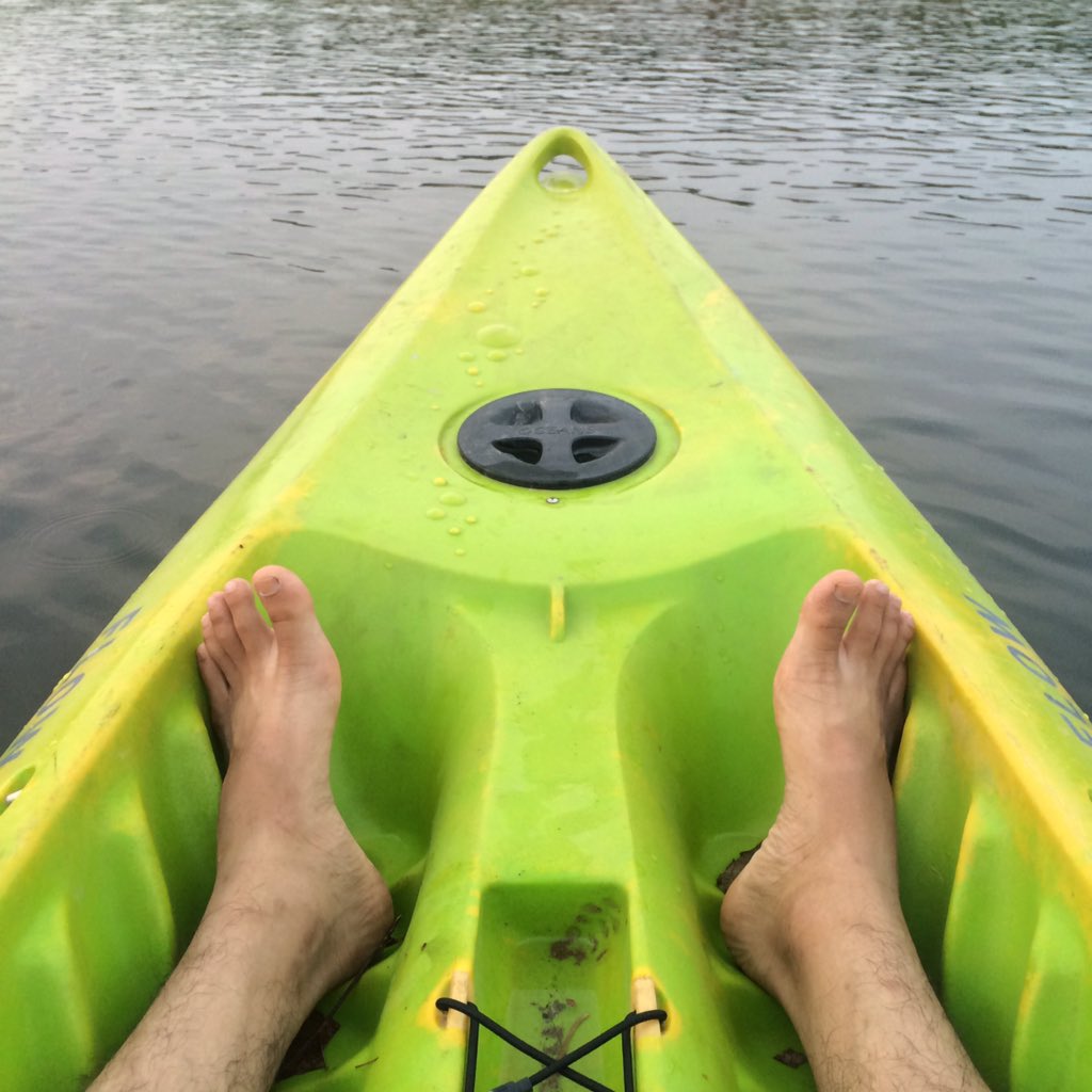 azrulzhafran's tweet image. Kayak lu. #BroSupport