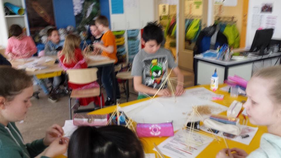 Ontwerp een huis/tent/brug #techniekles <a href="/Ontmoetingshuis/">Ontmoetingshuis</a> <a href="/ObsBalans/">Wereldkidz Balans</a>