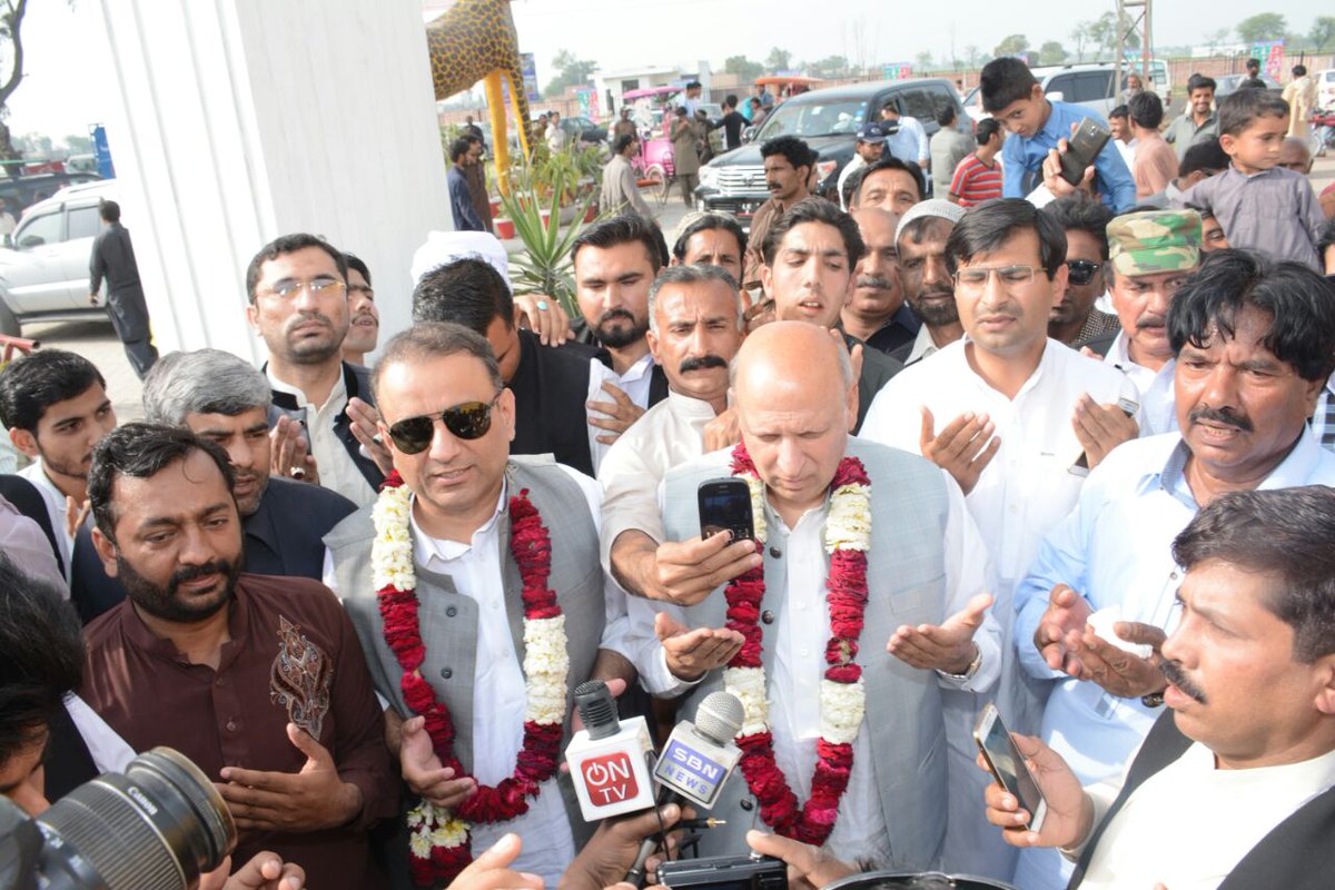 teamaleemkhan's tweet photo. #HappeningNow
@aleemkhan_pti @ChMSarwar inaugurating Water Kingdom Park at Muridkey C/O Mian Mehmood ex MPA https://t.co/yaFjnhalV2