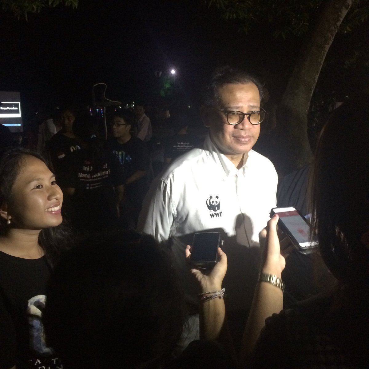 Yay! Switch off bareng CEO WWF Indonesia at Patung Catur Muka #iniAksiku #EarthHour @EHDenpasar <a href="/WWF_ID/">Yayasan WWF Indonesia</a>