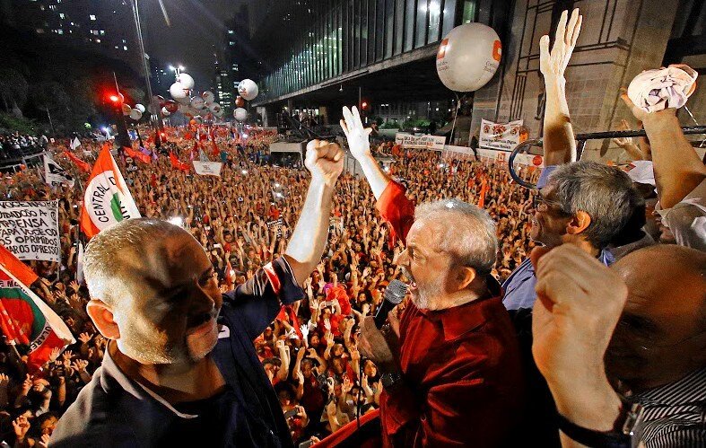EdgardoRovira's tweet photo. La Nación dice q manifestación a favor de Dima y Lula fue "escasa". Más de 500.000 es poco #PeriodismoInThePendiente https://t.co/ipVQlTWYfr