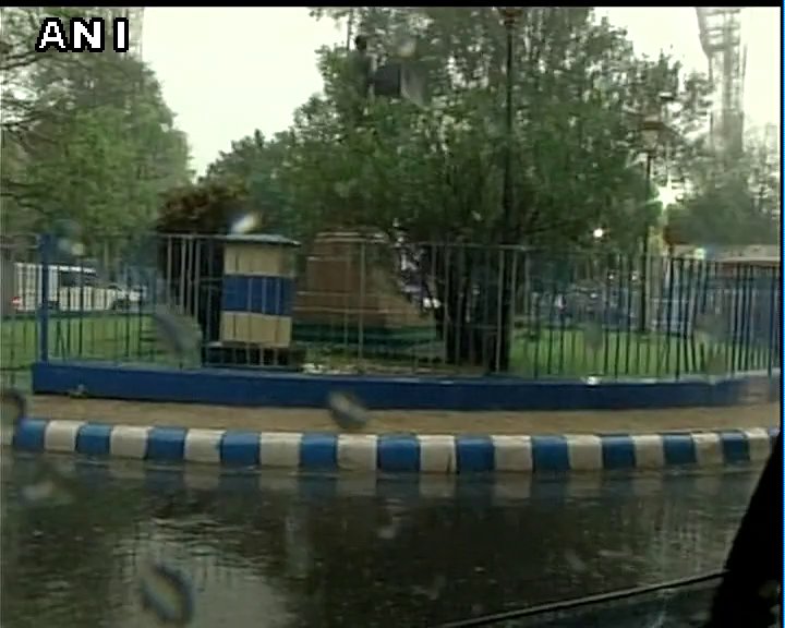 ANI's tweet photo. It starts raining again in Kolkata #IndvsPak #WT20 https://t.co/O0WnEEJbef