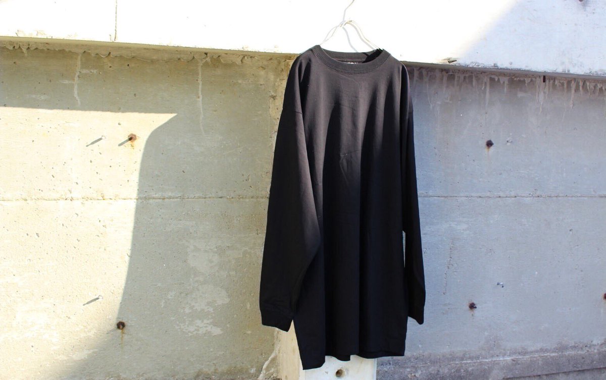 aeugo_web's tweet photo. 黒地  着丈86㎝！
新品です。メンズにもレディースにもどちらにもオススメです！

#bigsilhouette #ビッグサイズ #cutsew #カットソー #black #黒 #古着 #used #aeugo #aeugoweb https://t.co/9uXKKeX4Lk