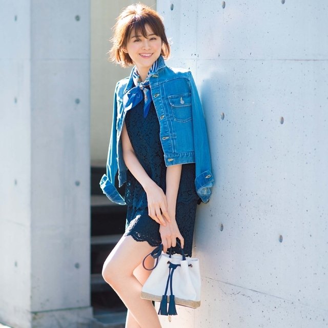 With編集部 明日のコーデ 日曜日はジージャン スカーフでマンネリコーデを更新 鈴木ちなみ お出掛けコーデに変身したい日曜日は きれいめのセットアップを ジージャンの肩がけや T Co Hddzhd2qxc T Co Vcwsnbcq67 Twitter