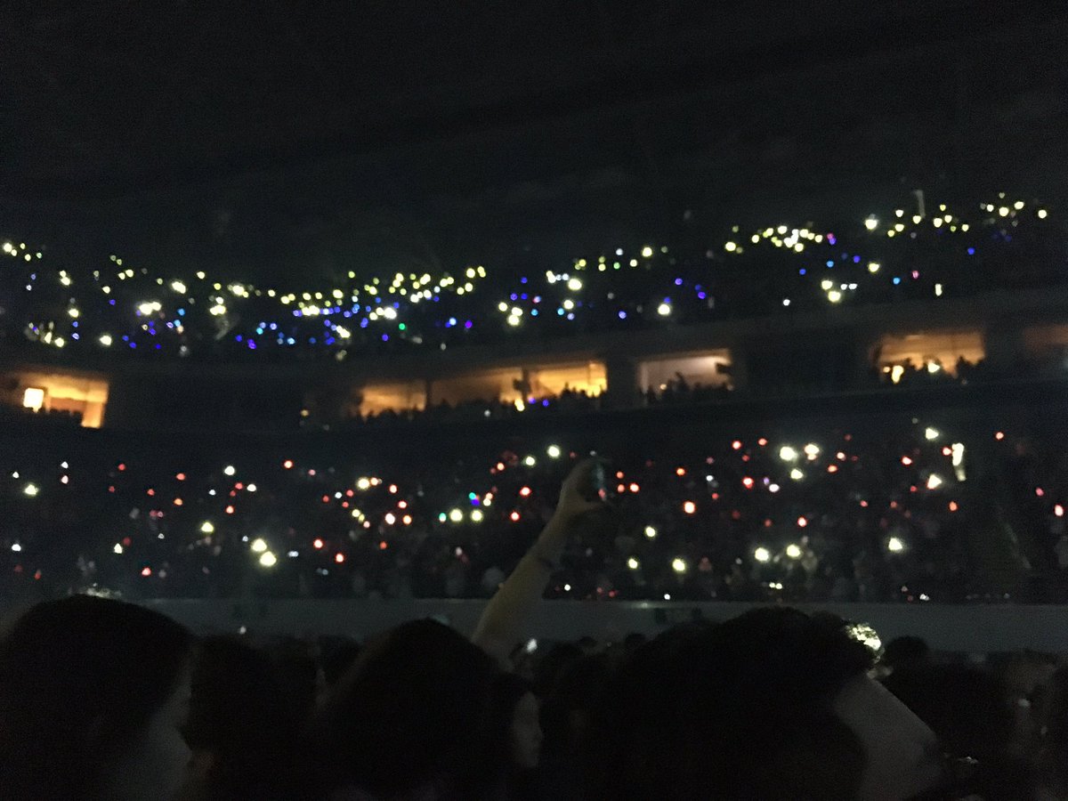 5SOSPHOfficial's tweet image. What was your favorite part? Ours was #Project5SOSPH during amnesia 💖 #OneWeekSinceSLFLManila