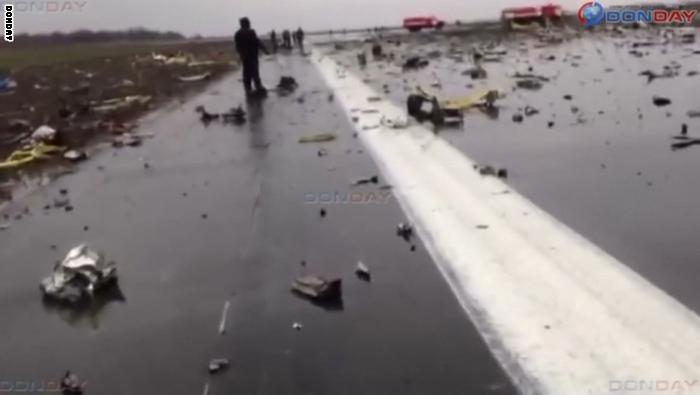 cnnarabic's tweet image. بالفيديو.. لقطات من مدرج المطار بعد تحطم طائرة #فلاي_دبي في روستوف cnn.it/21AvGsG

#FlyDubai