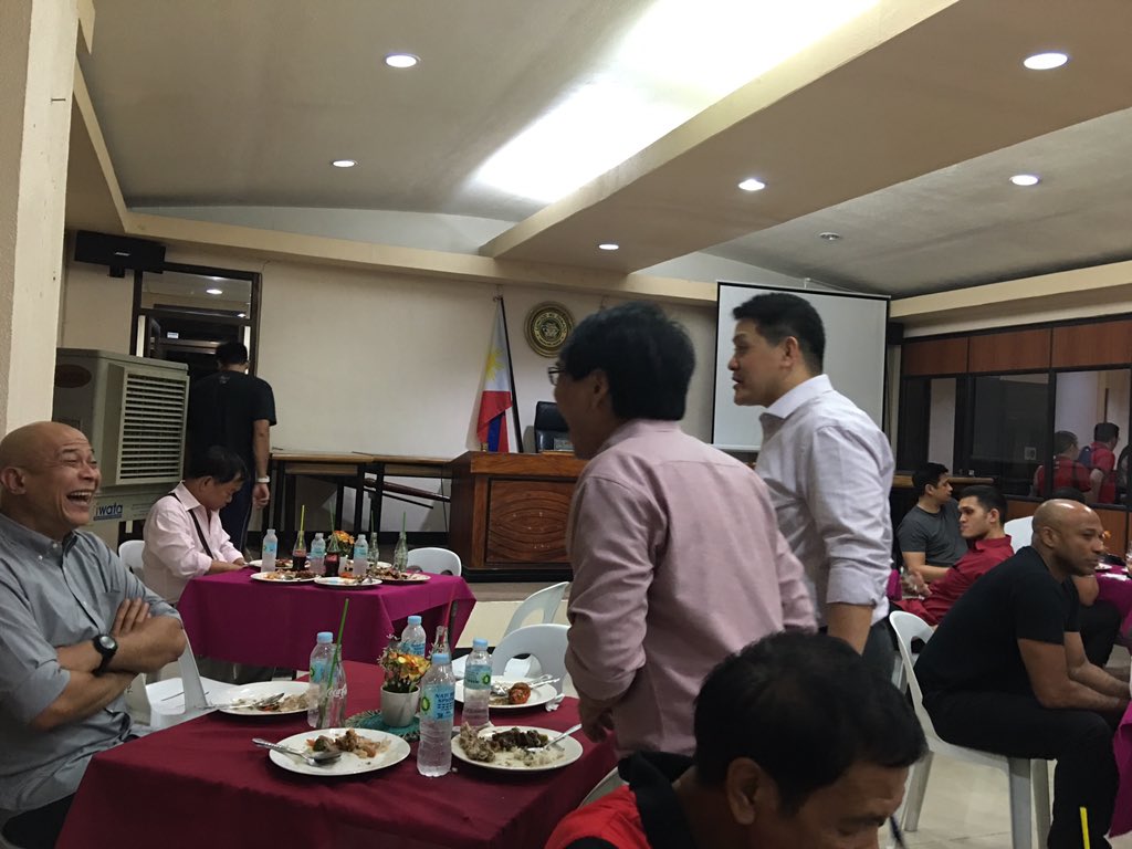 dbuzzketball's tweet photo. a happy ginebra team now having a happy dinner at a happy davao city... https://t.co/VxRmdkCRzc