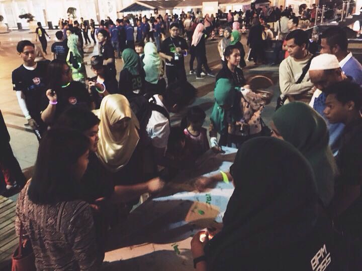 bpmFASS's tweet photo. β¨ We are here at Earth Hour Brunei at Yayasan complex π
#bpmFASS2016 #EHBN #EH2016 #EarthHourYayasan2016 https://t.co/mcADI4J5RF