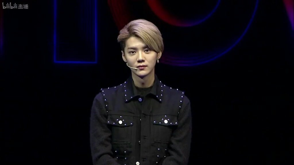blondeIuhan's tweet photo. I love this hair style https://t.co/O13LgX51yV