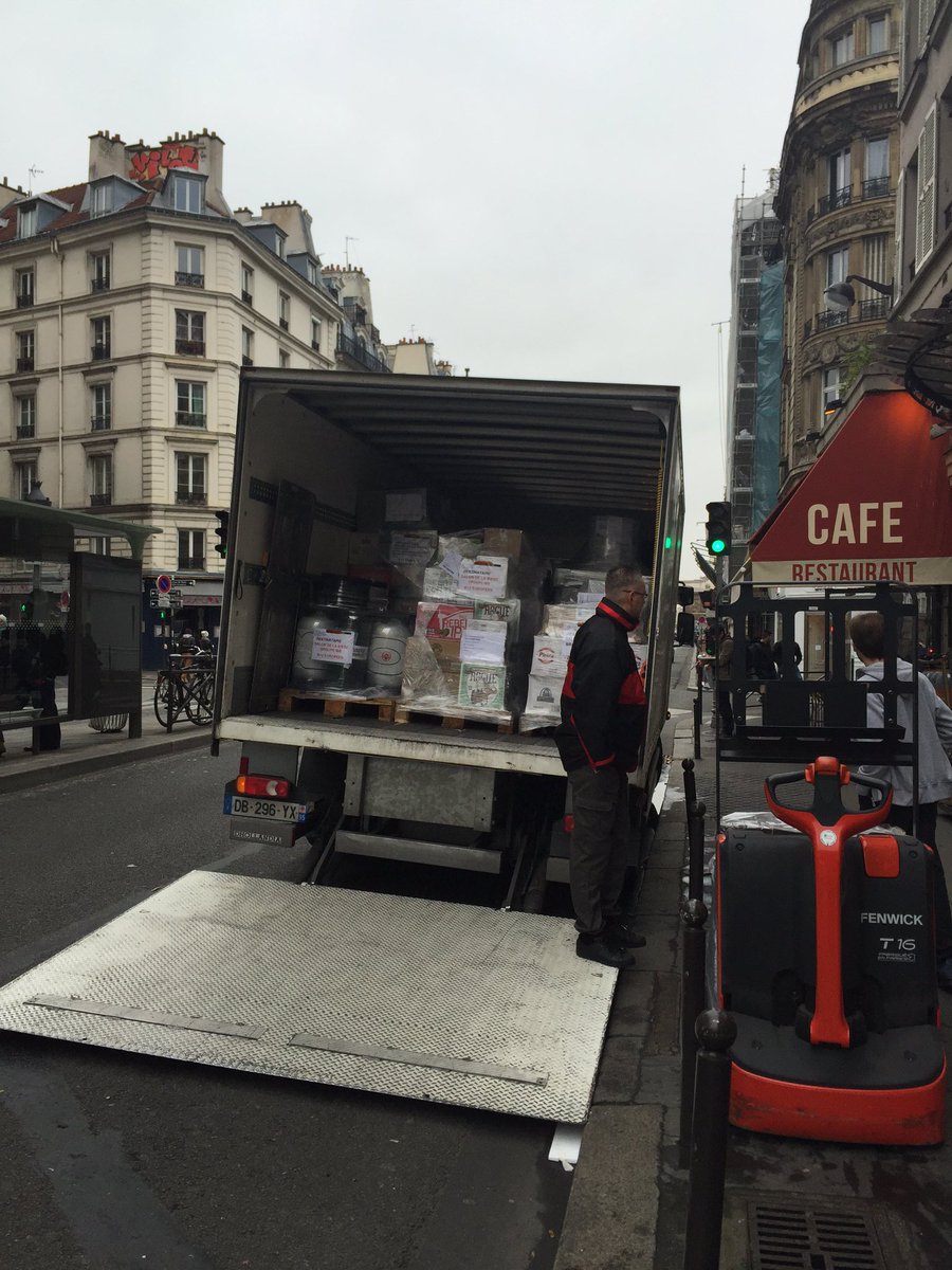 FranceNewbev's tweet photo. Livraison des stands #PB2016 #craftbeer #craftxp https://t.co/4M67q8UsXk