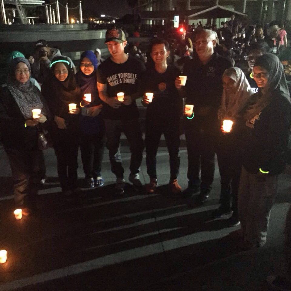 bpmFASS's tweet photo. Live Update:
β¨ We are here at Earth Hour Brunei at Yayasan complex π
#bpmFASS2016 #earthhour #EHBN #EH2016 https://t.co/lX8IyynPE4