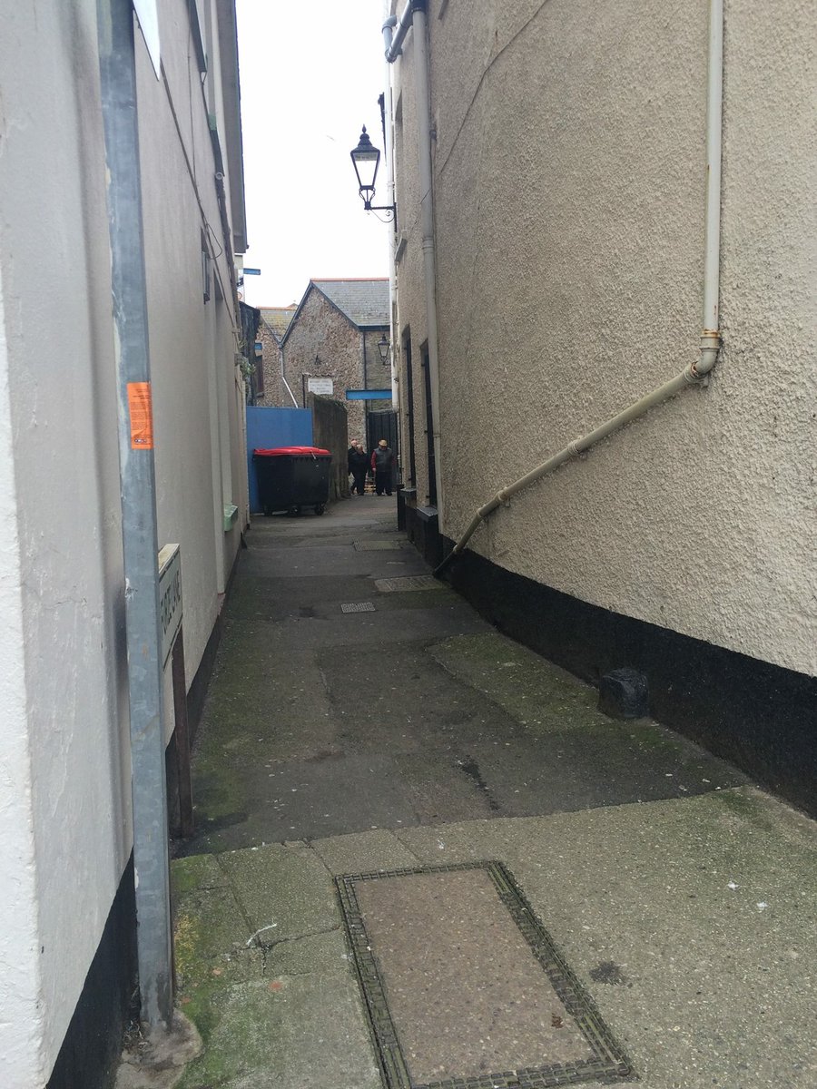 BrixhamChamber's tweet photo. Amazing how much difference a good sweep makes !! Well done all volunteers#CleanForTheQueen #brixham @Brixham https://t.co/O82MVF5Pgc