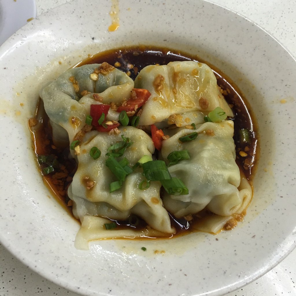 violetbaleine's tweet photo. 😈😈😈🙏🏻 红油抄手 and the red bean pancake, still as good as ever. #sweechoon https://t.co/CSXzwqBYJS