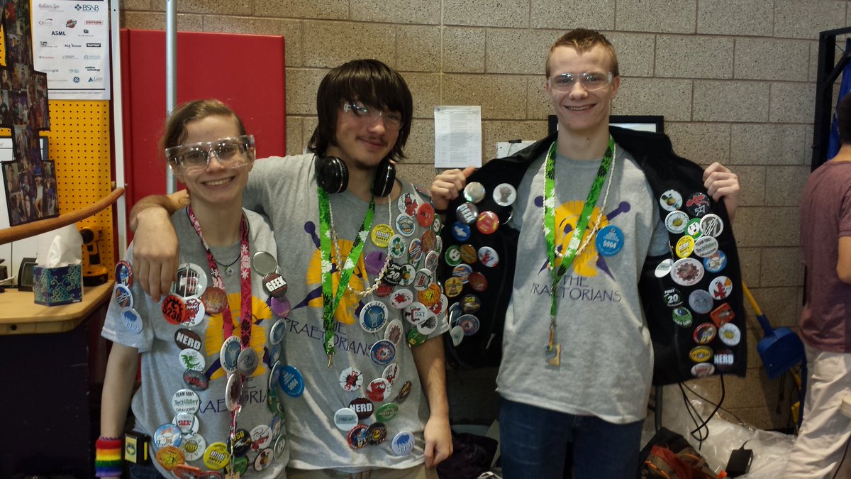 NYTVFRC's tweet photo. This team has things all buttoned up! @Praetorians5964 #FIRSTswag @RPInews #FIRSTinspires #omgrobots https://t.co/eOqjMe3TH3