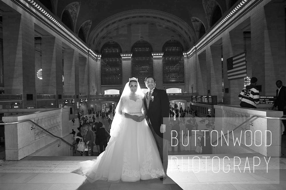 ButtonWoodPhoto's tweet image. An amazing moment, right before the whole concourse gave a round of applause #grandcentral #wedding #weddingphoto