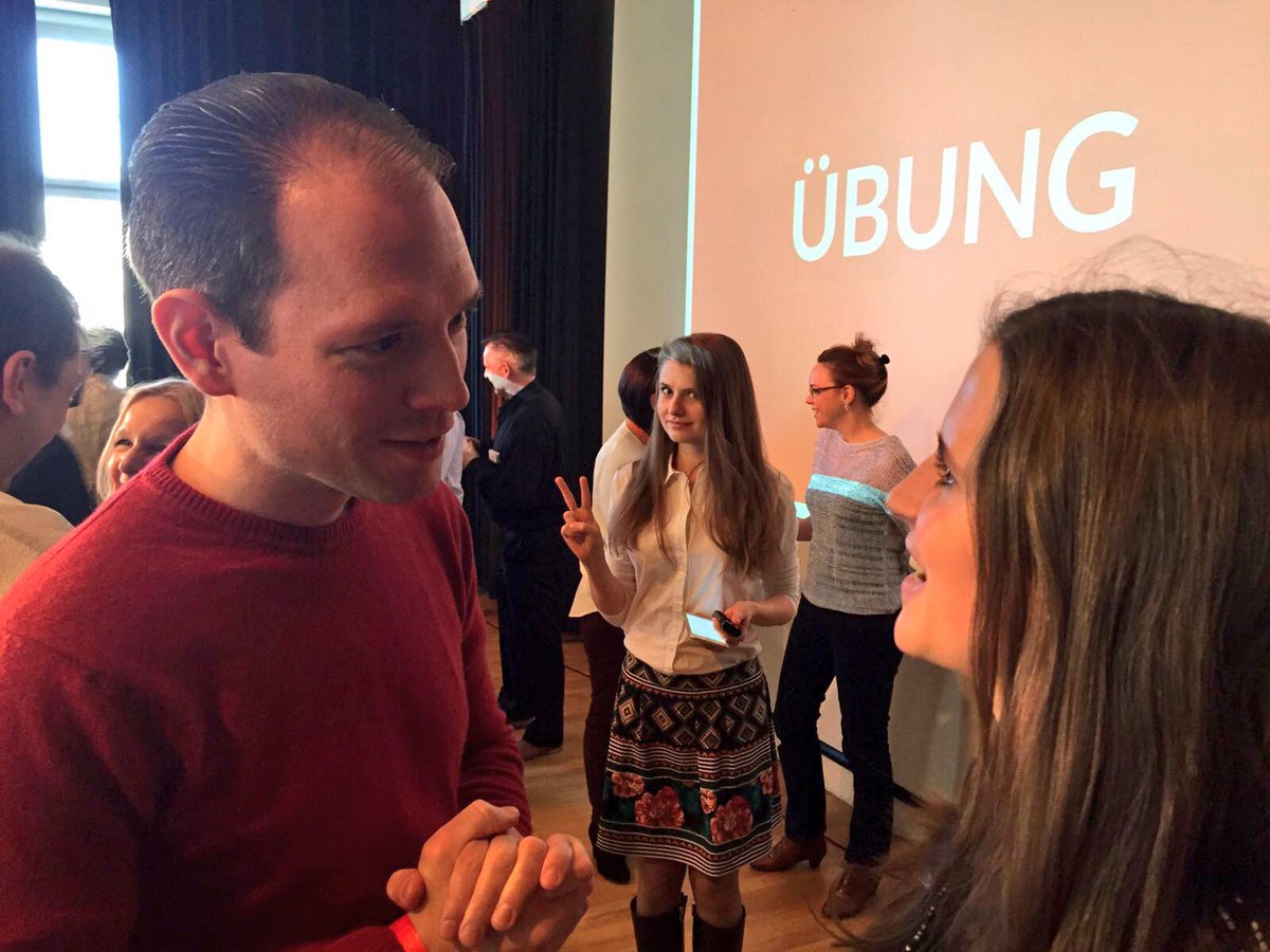 jfab_relations's tweet image. Merci #quer16 guests for a fun #networkingWorkshop! Don&apos;t forget to #followUp now, and #addvalue 😉 And merci @kupfi!