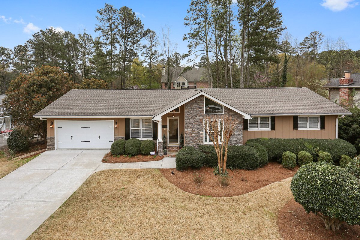 BlueInkRealty's tweet image. Beautiful ranch w/basement in desirable Kings Cove! Walton/Dickerson/Sope Creek Schools!
imotophoto.com/vt/branded/150…