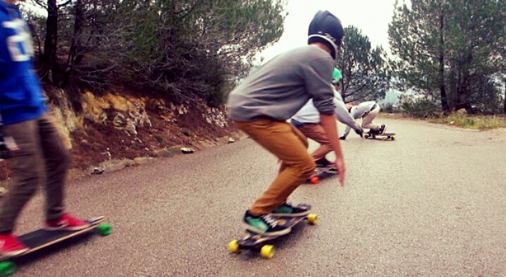 ManaudLongboard's tweet photo. "The crew in its finest formation" #Longboarding #Longboards #Downhill #Extreme #Sports #HappyFathersDay #Mountain https://t.co/lCoZo5iNof