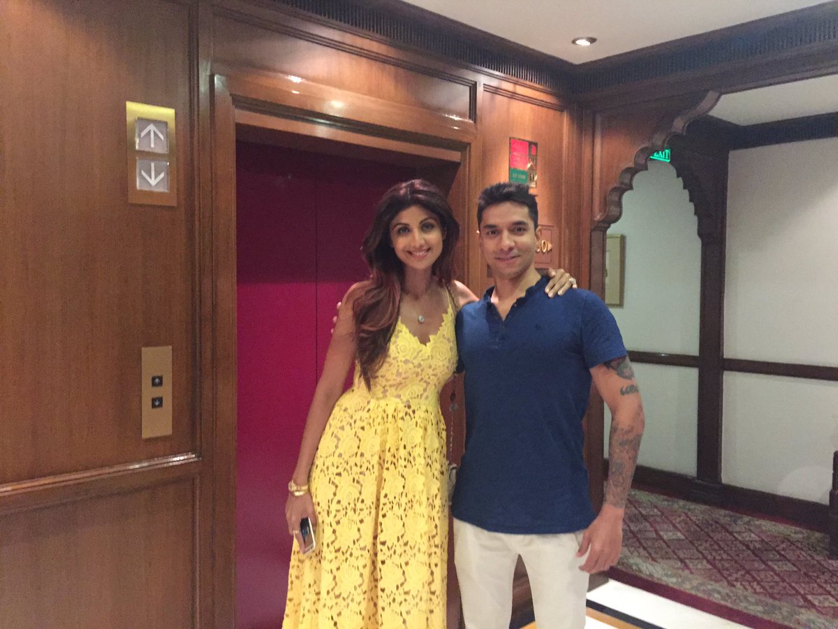 LukeCoutinho17's tweet image. Heading to #SpringFever2016 @TheShilpaShetty @GreatIndianDiet #delhi #gethealthyindia #tajmahal
