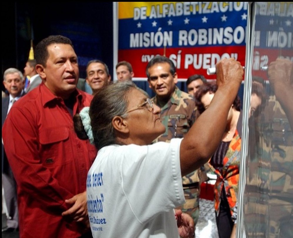 teleSURtv's tweet photo. #MaduroEnCuba| Más de un millón de venezolanos aprendieron a escribir con la Misión Robinson https://t.co/7fngsOe2ru https://t.co/fSU61PMHZ7