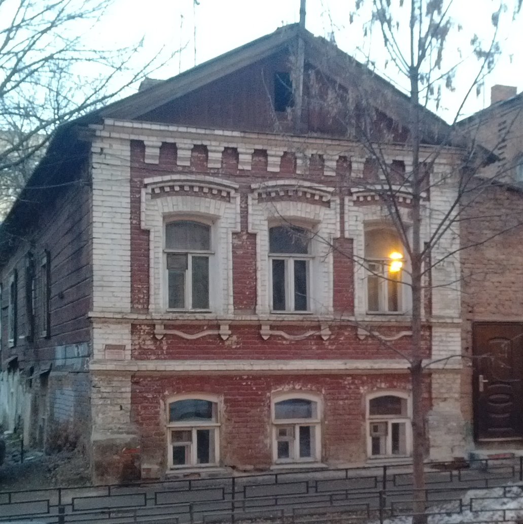 volgamirtlt's tweet image. Старые кирпичные домики Саратова вызывают умиление. Полдня гулял - любовался этой красотой! #саратов #старыедома