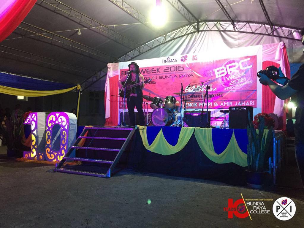 brcunimas's tweet photo. [LIVE UPDATE ] Manusia Biasa daripada @AmirJahari #BRCWEEK2016 https://t.co/w0wGSQpN1B