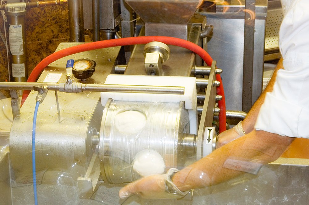 unclegiuseppes's tweet photo. Time to make the mozzarella. #FreshMozzarella #MakingMozzarella #CheeseWiz https://t.co/FXxwyqIEsi