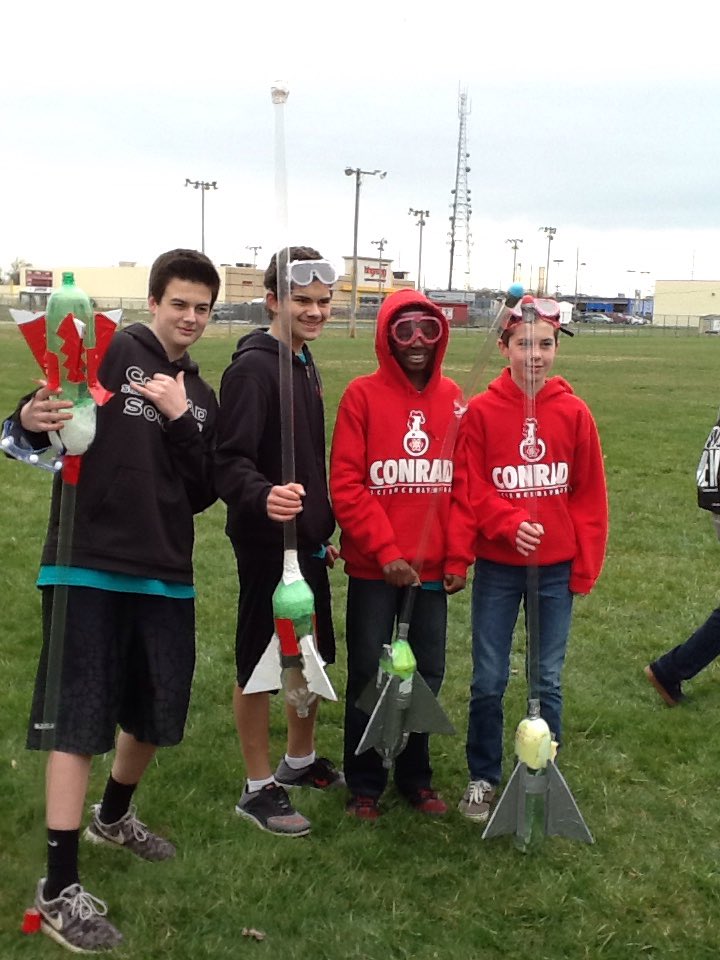 mayor_malen's tweet photo. Having fun at the bottle rockets event!!! They did awesome 😀 @conradprincipal #scienceolympiad #goconrad! https://t.co/Lf322Kp5gV