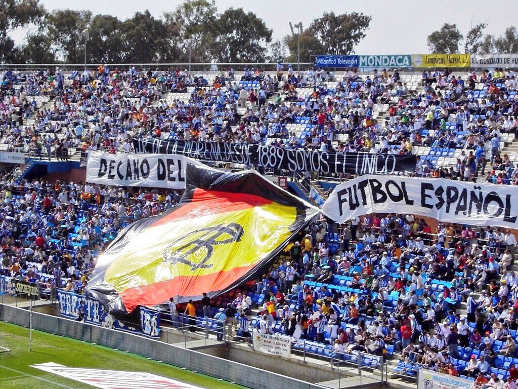 UnaiEmery_'s tweet photo. Hoy, en nombre de mi aita, mando un fuerte abrazo a profesionales y afición del que fue su equipo @recreoficial https://t.co/oZnGJPy9Ql