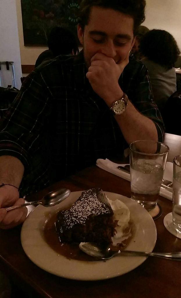 claire_412's tweet photo. U is toasty like buttermilk pancakes, u is saucy like chocolate strawberry, hope ur bday was poppin 💯💯💯 https://t.co/dl8xb5hi6R