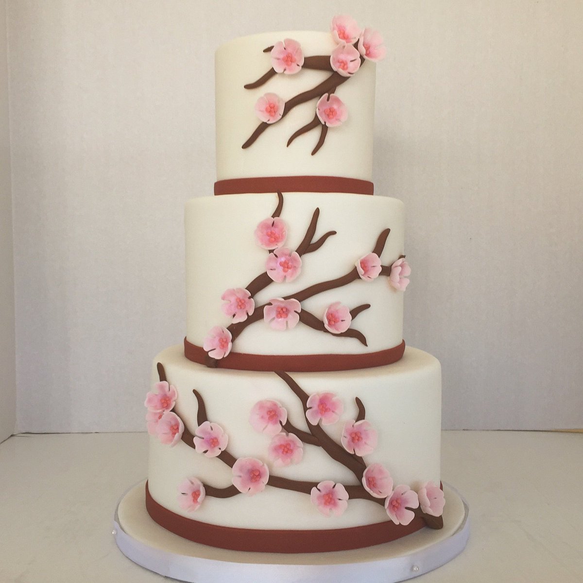 NightKitchen_'s tweet photo. @NightKitchen_ created this beauty for Philly's fav daughter @jenniferweiner Congrats &amp; enjoy your wedding cake! https://t.co/J6McR1VIkh