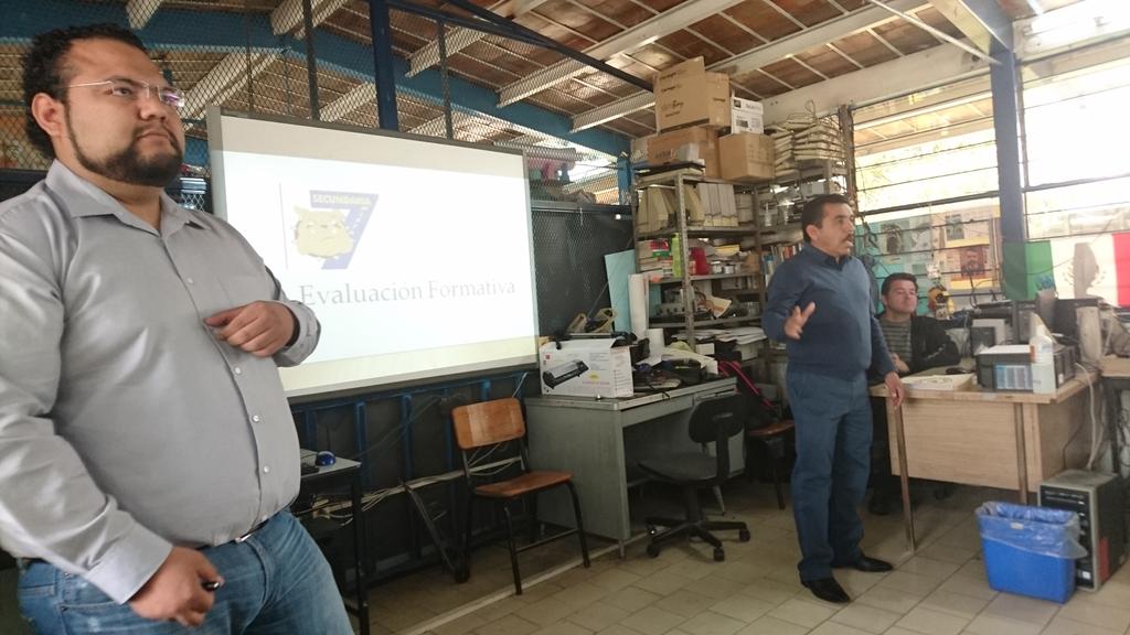 RaquelGoar's tweet photo. @pacoayon @TeresaOrozco Gracias por apoyo SPDJ curso EVALUACIÓN FORMATIVA para abatir el rezago a Mtros SEC 7 MXTA https://t.co/848eULpRcV