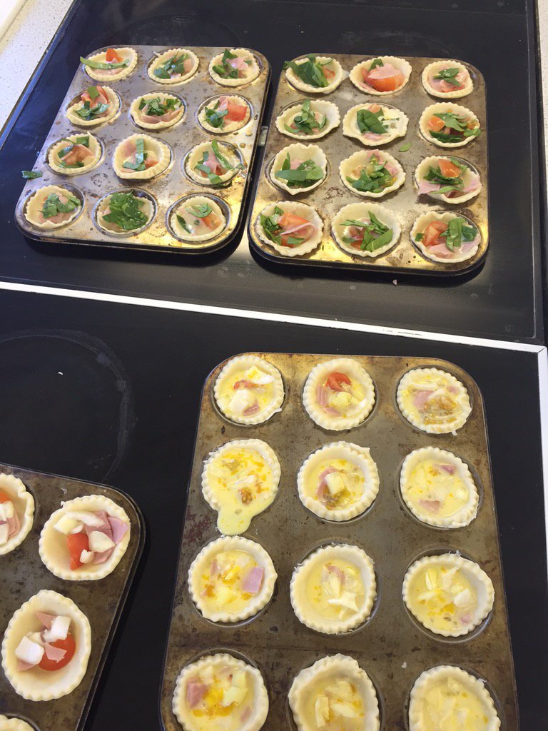 FalliFoodTech's tweet image. Year 7 are making savoury tarts today!