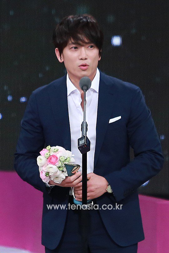 Puloma83's tweet photo. #JiSung won Performer talent #BestTalent from 28th #PDAwards for his acting in #killmehealme
Cr: tenasia https://t.co/WF9y88j2mL