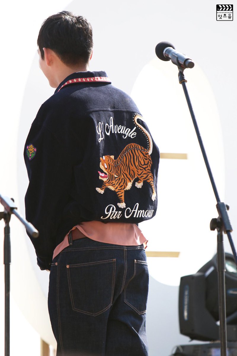 여기가 내가 누울자린가ㅠ
뒷모습마저 씹덕...........우이 아카쨩...
이 사진찍은분 살아계십니까?..
#유아인 #홍식아 #싸라해