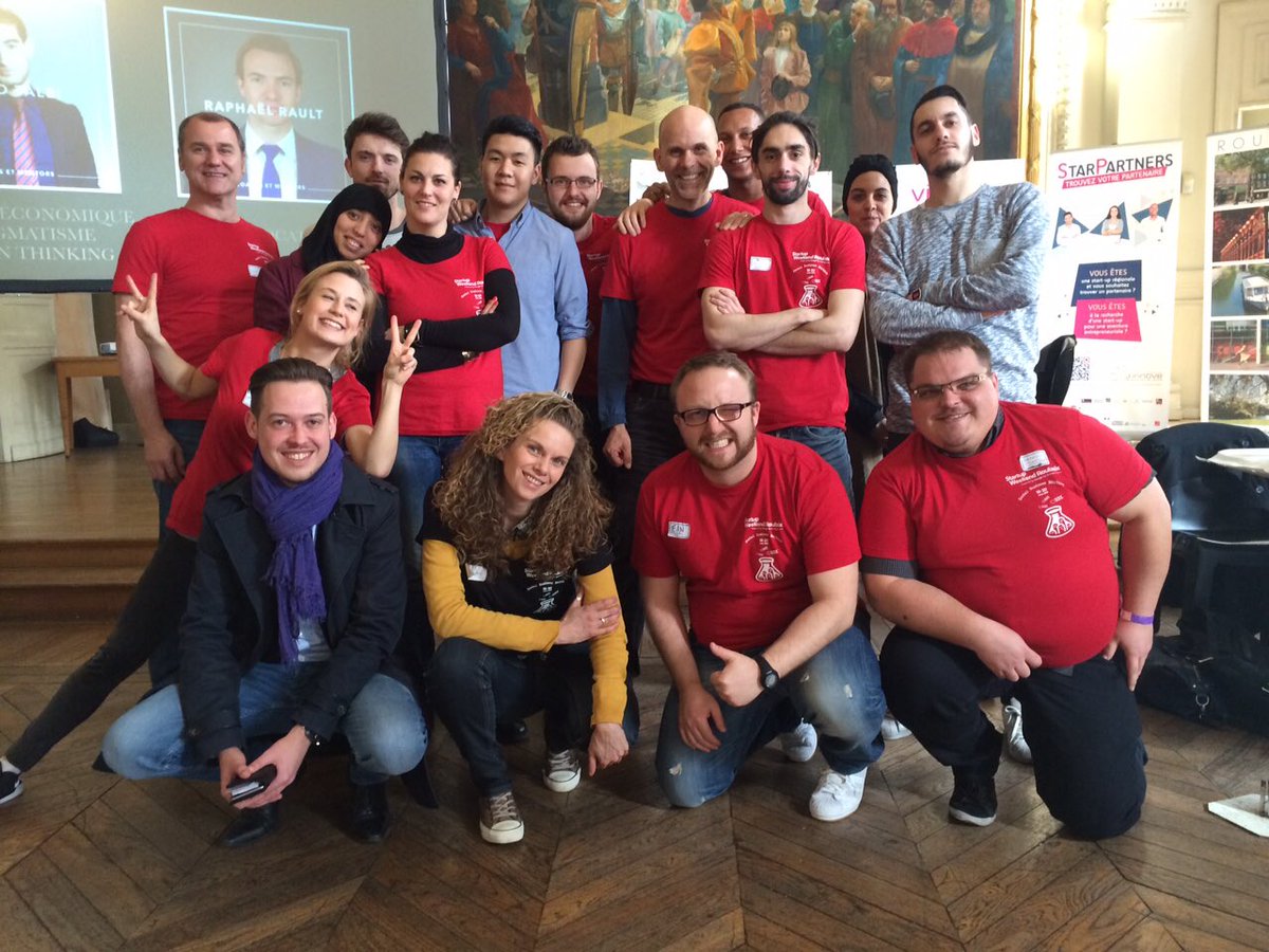 SimplonRoubaix's tweet photo. La team #SimplonRoubaix au complet  avec le chef de projet #Simplon  et Olivia DUPOND de #SolidarCité #SwRbx https://t.co/i7knGaLLSp