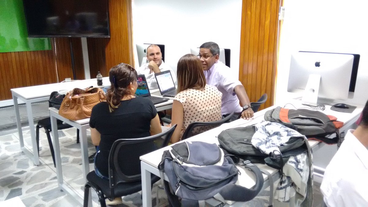 BullyToons's tweet photo. Presentación de prototipos de las diferentes idea . semana 6 https://t.co/CNcTRNcsru