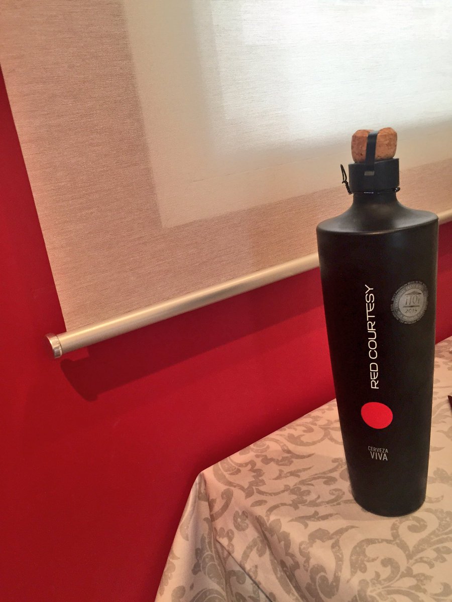Crillebur's tweet image. Buenísima cerveza, precioso packaging! @RedCourtesy #cerbezaviva