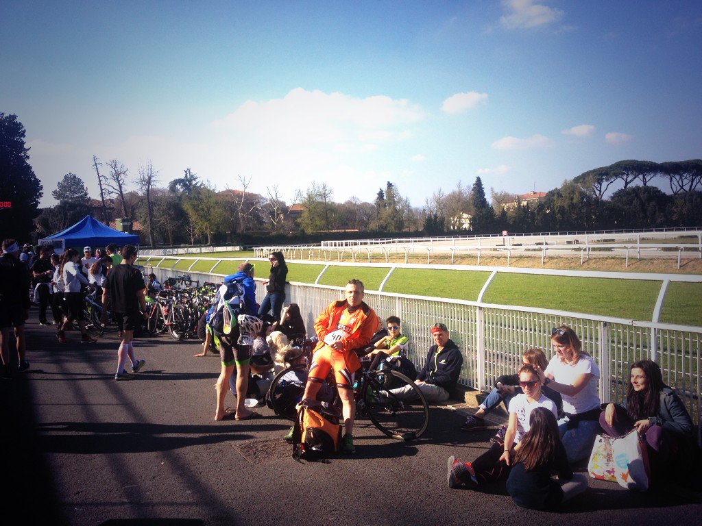 labevannucci's tweet photo. Relax post campionati italiani di #duathlon al sole del Visarno @comunefi #trievolution #cascine https://t.co/700NSh8J9a