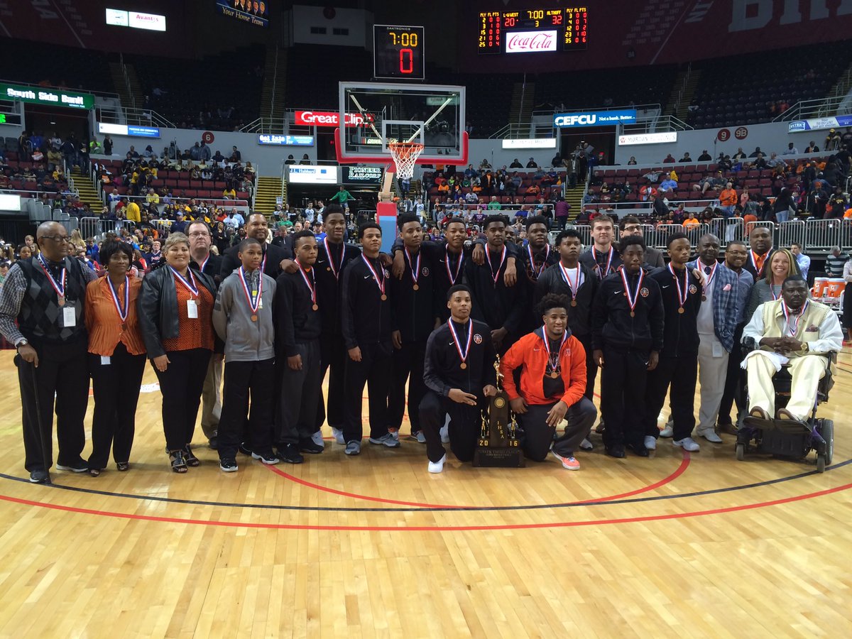 DanMolloyTV's tweet photo. Peoria Manual's third-place finish earns the Rams the 14th state trophy in boys hoops. https://t.co/tlMvrvuJs0