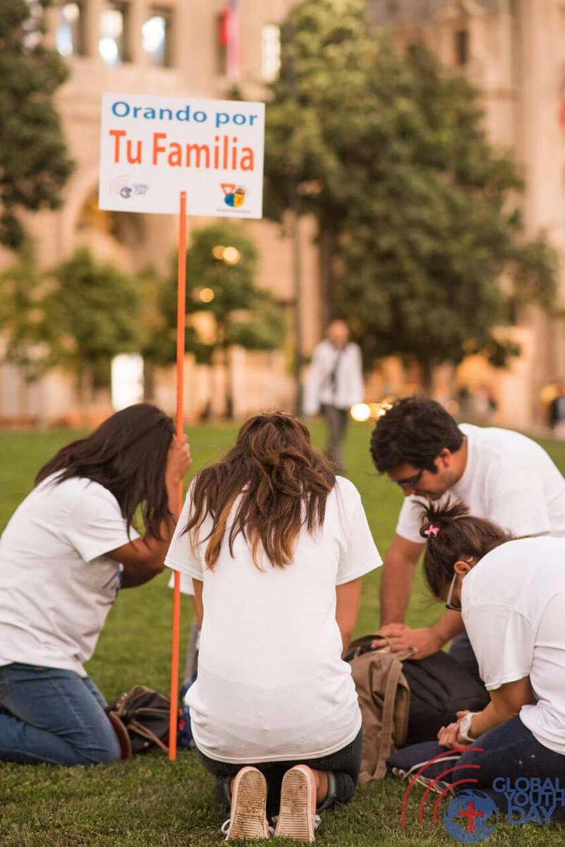 #Compasion es gastar nuestras rodillas orando por nuestro prójimo.  #Global Youth Day <a href="/stanleyarco/">Stanley Arco</a>