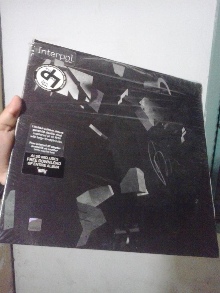 lucionunez_'s tweet image. Hoy se cumple 1 año de esta foto y la firma del señor Paul Banks, de no creerlo!