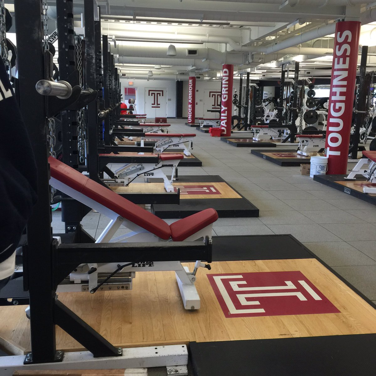 CoachJZamot's tweet photo. With the Fam @JDaids @chris_mayo76 @Temple_FB #BroadStBullies 🍒🏈🍒 #D1Bound 🙌🏼 https://t.co/xMojQb9rQx