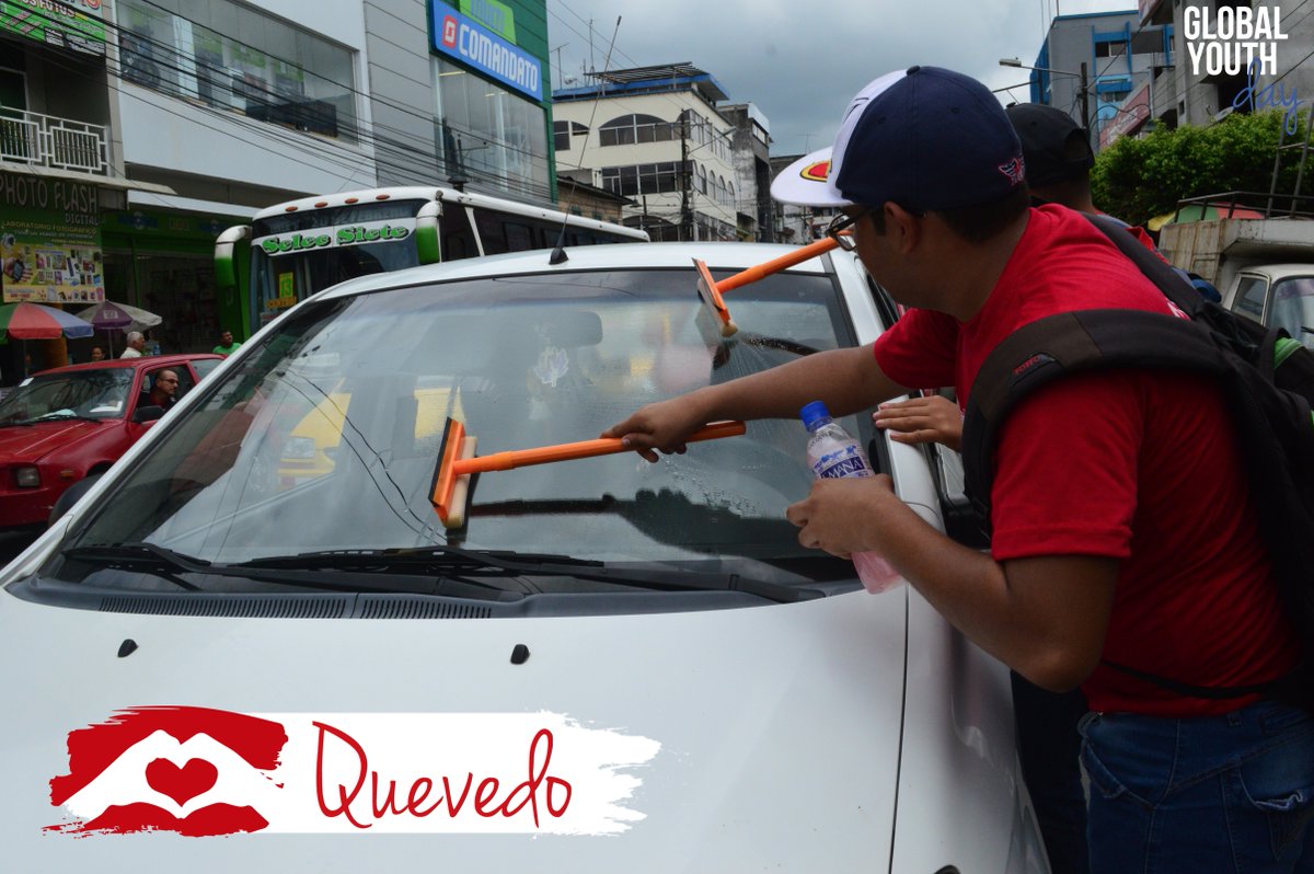 AdventistasQvdo's tweet photo. Limpiando parabrisas en el #GlobalYouthDay
#GYD16
#JAQuevedo https://t.co/FwfxNrAkxd