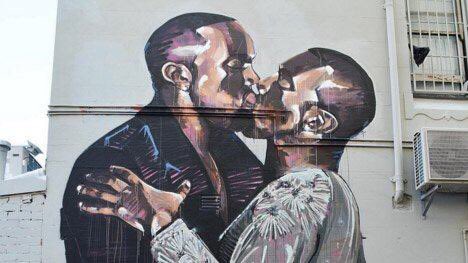 gusenica_lo's tweet photo. Kanye West kissing Kanye West mural https://t.co/wsRsJUlZ3T