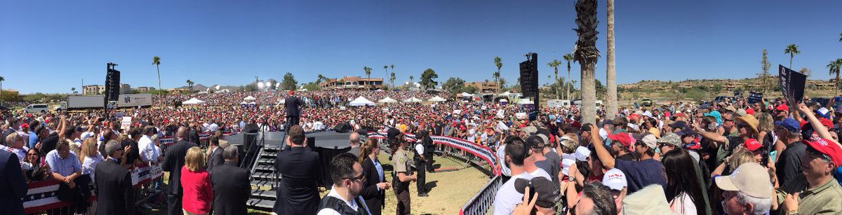 DanScavino's tweet photo. AMAZING DONALD J. TRUMP PRESIDENTIAL RALLY IN ARIZONA! 20,000 members of the #TrumpTrain! 
#MakeAmericaGreatAgain https://t.co/bMYnM7r6a3