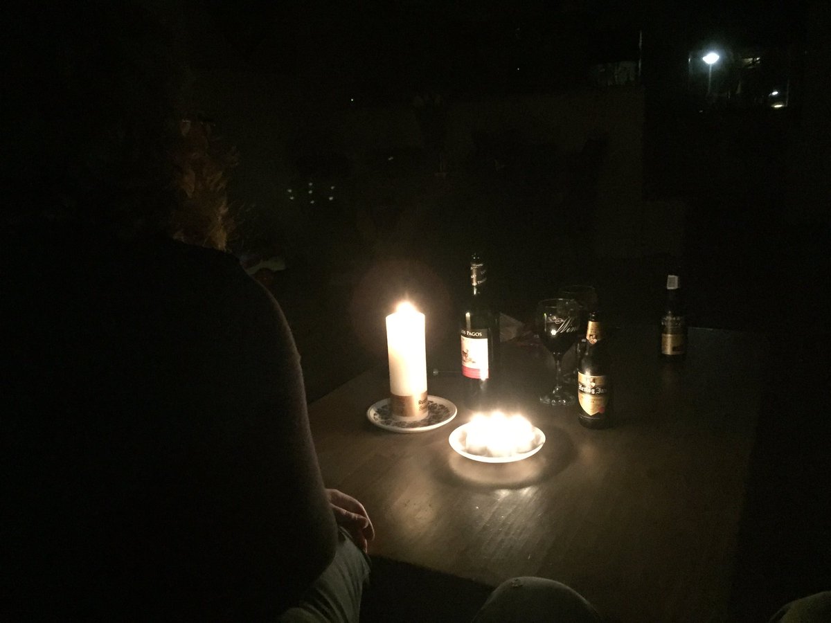 Gezellig in het donker #EarthHour #wnf #moetenwevakerdoen #gezellig