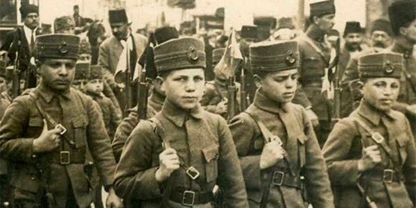 #sizdenkorkansizingibiolsun bu cocuga zoom yapıp iyi bakın gozlerinde en ufak korku var mi? Bir destan daha yazariz