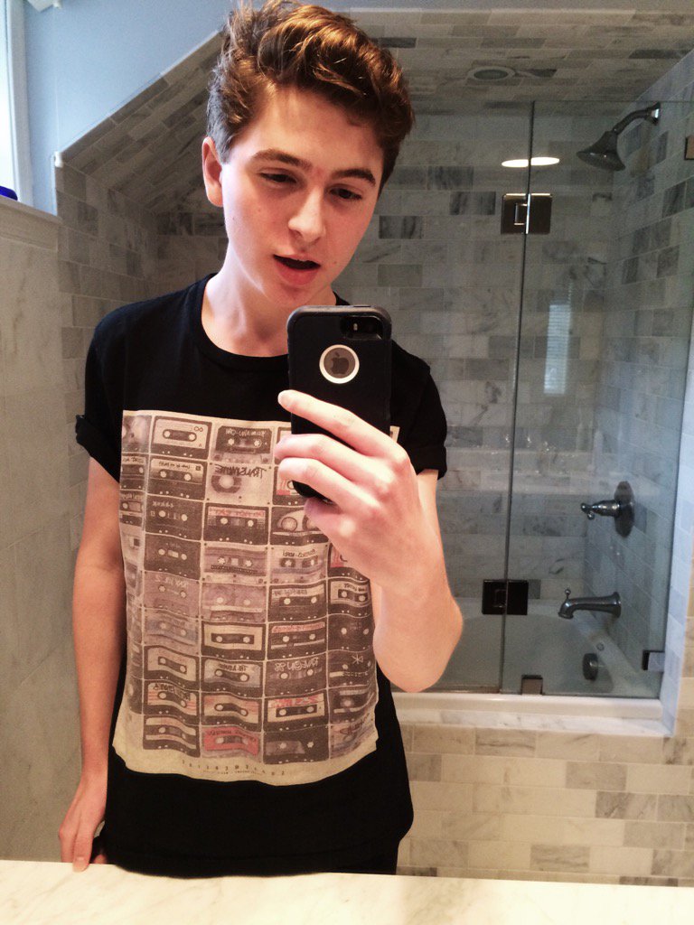 GavinBecker3's tweet photo. Haircut✂️ https://t.co/mNu3nT57gi