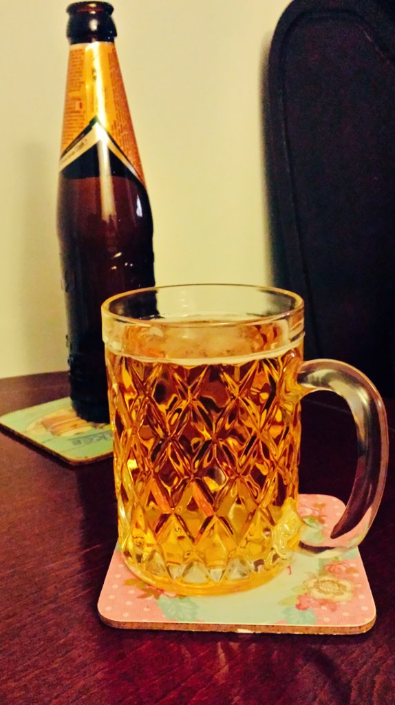 SeeMaNails's tweet photo. The glass your Indian dad gives you when you ask for a beer #OG https://t.co/aXd6FSjrR2